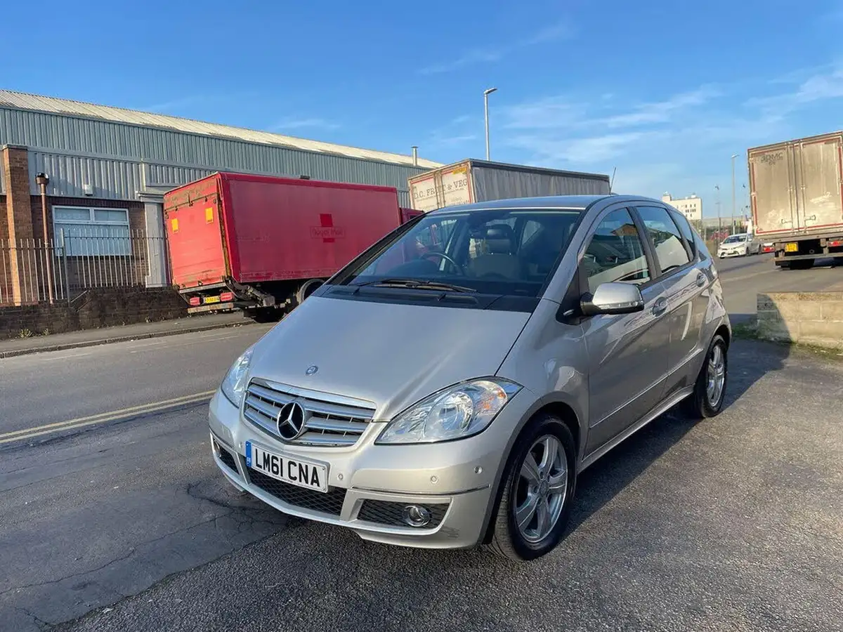 2011-mercedes-benz-a-class-15-a160-avantgarde-se-95bhp-5d-cvt-big-7