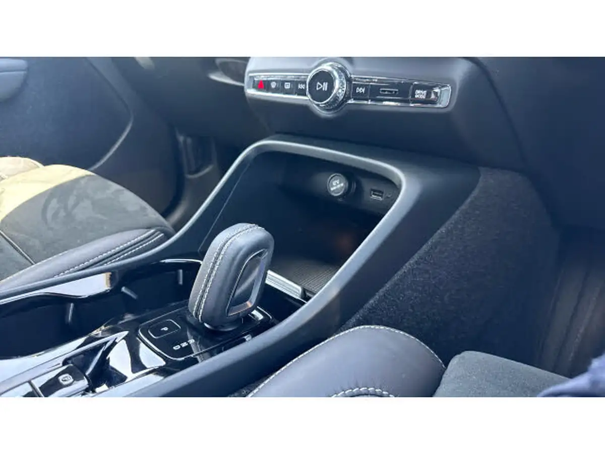 2021-volvo-xc40-15-t3-r-design-161bhp-auto-big-13