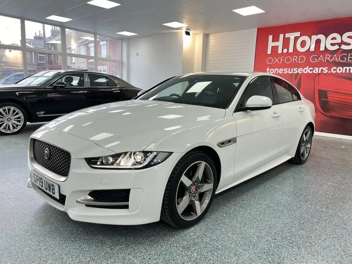 2019-jaguar-xe-20i-r-sport-200ps-big-19