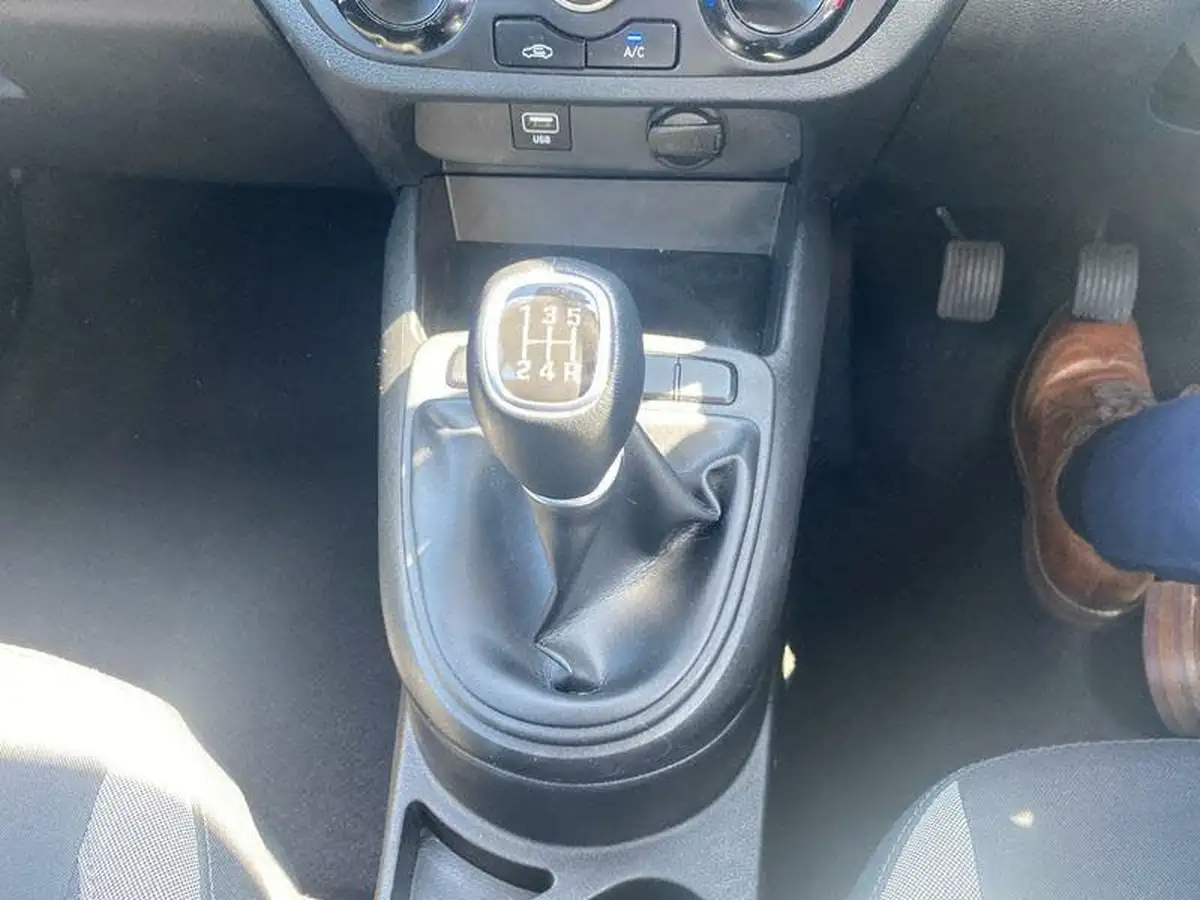 2022-hyundai-i10-12-se-connect-big-13