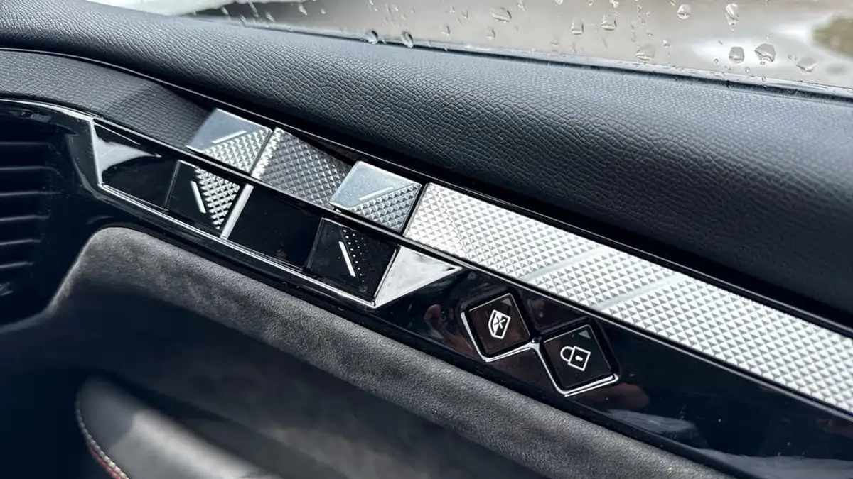 2024-ds-ds-4-e-tense-performance-line-nav-big-21