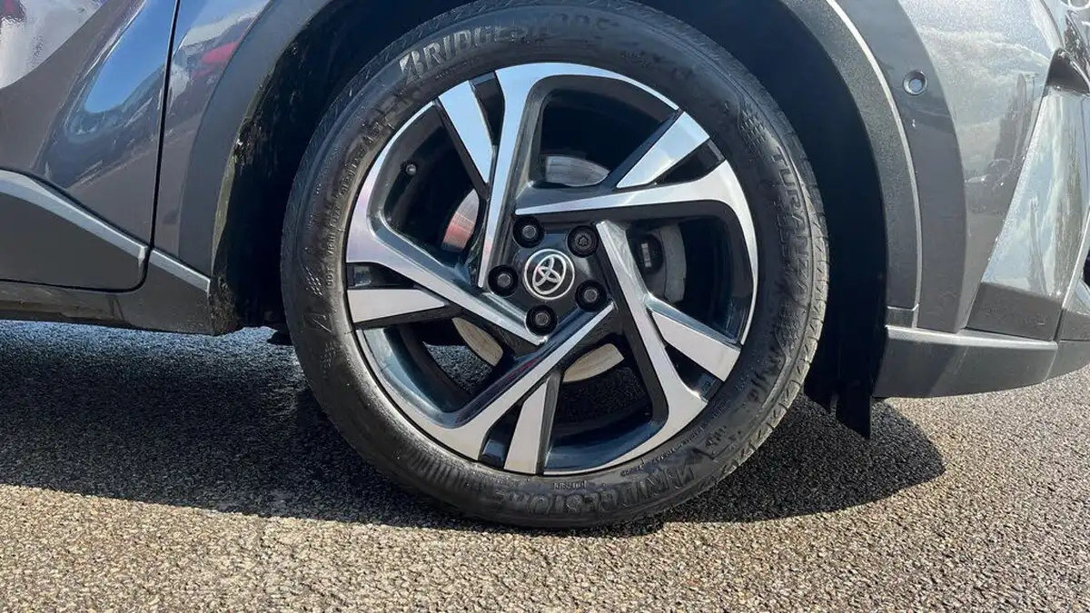 2022-toyota-c-hr-18-vvt-i-design-big-17