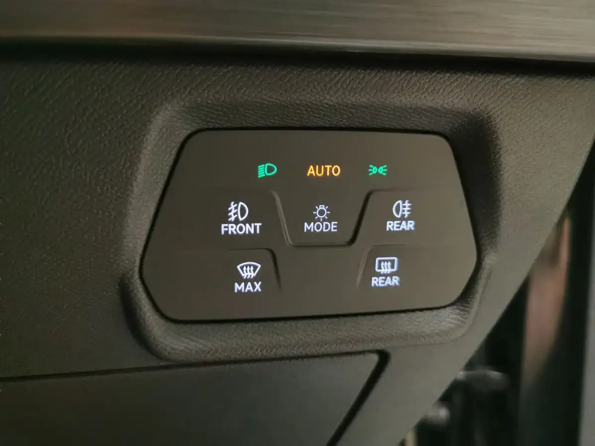 2024-cupra-formentor-14-e-hybrid-v1-big-30
