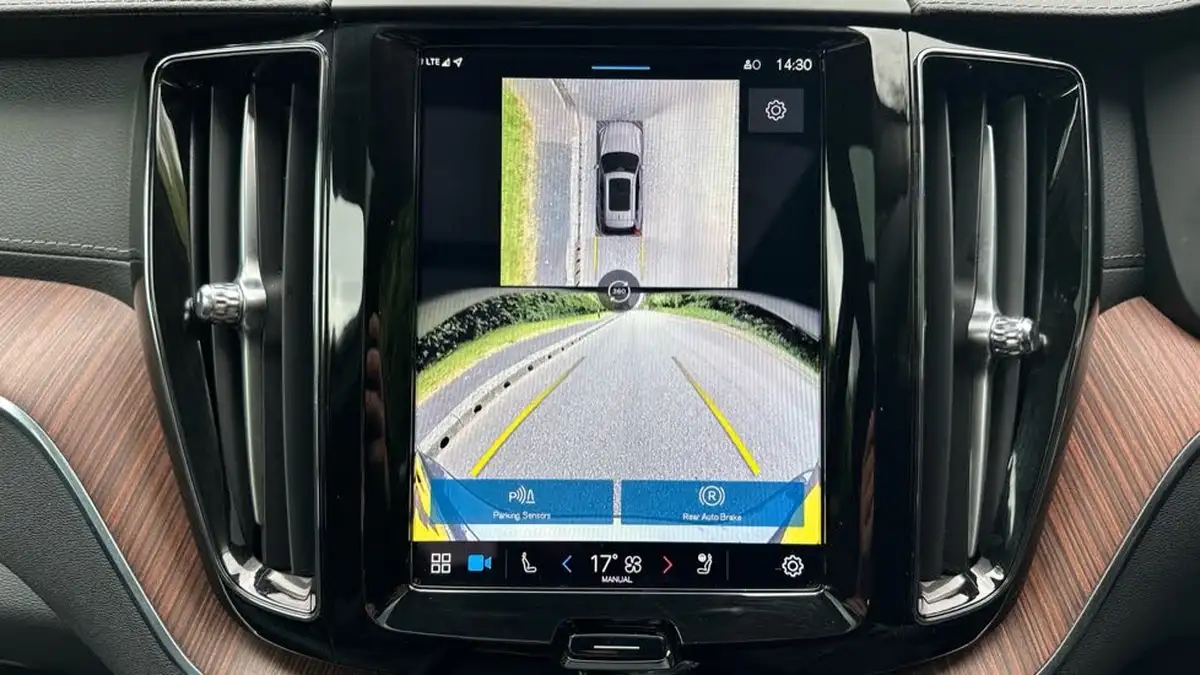 2024-volvo-xc60-20-b5-ultimate-big-17