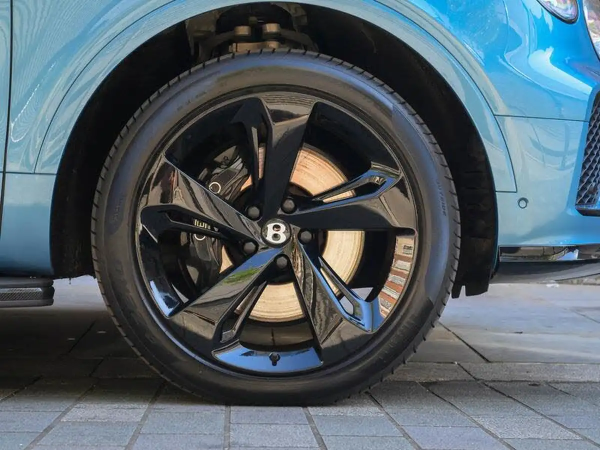 2021-bentley-bentayga-40-v8-big-5