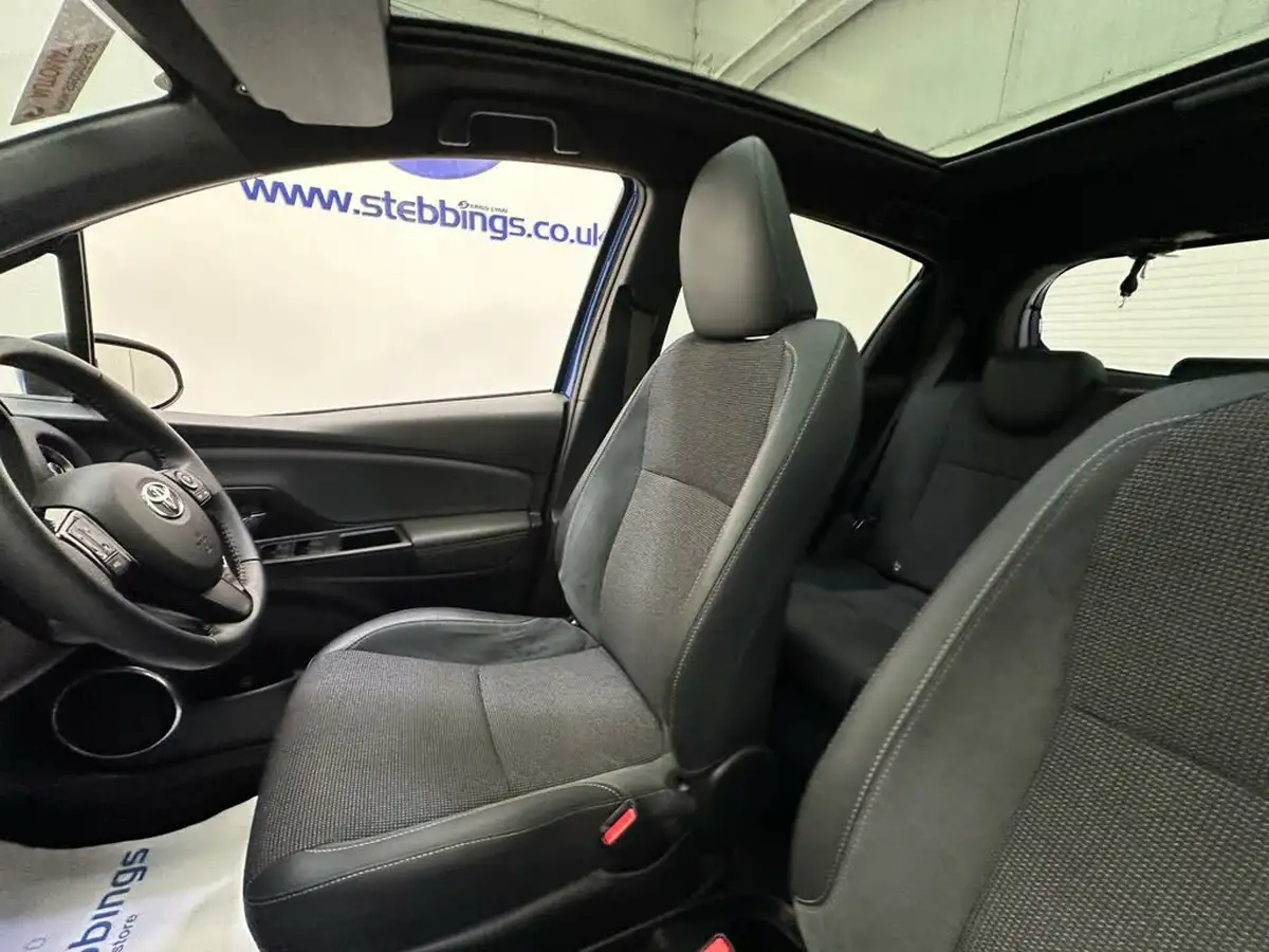 2018-toyota-yaris-15-vvt-i-excel-hybrid-big-27