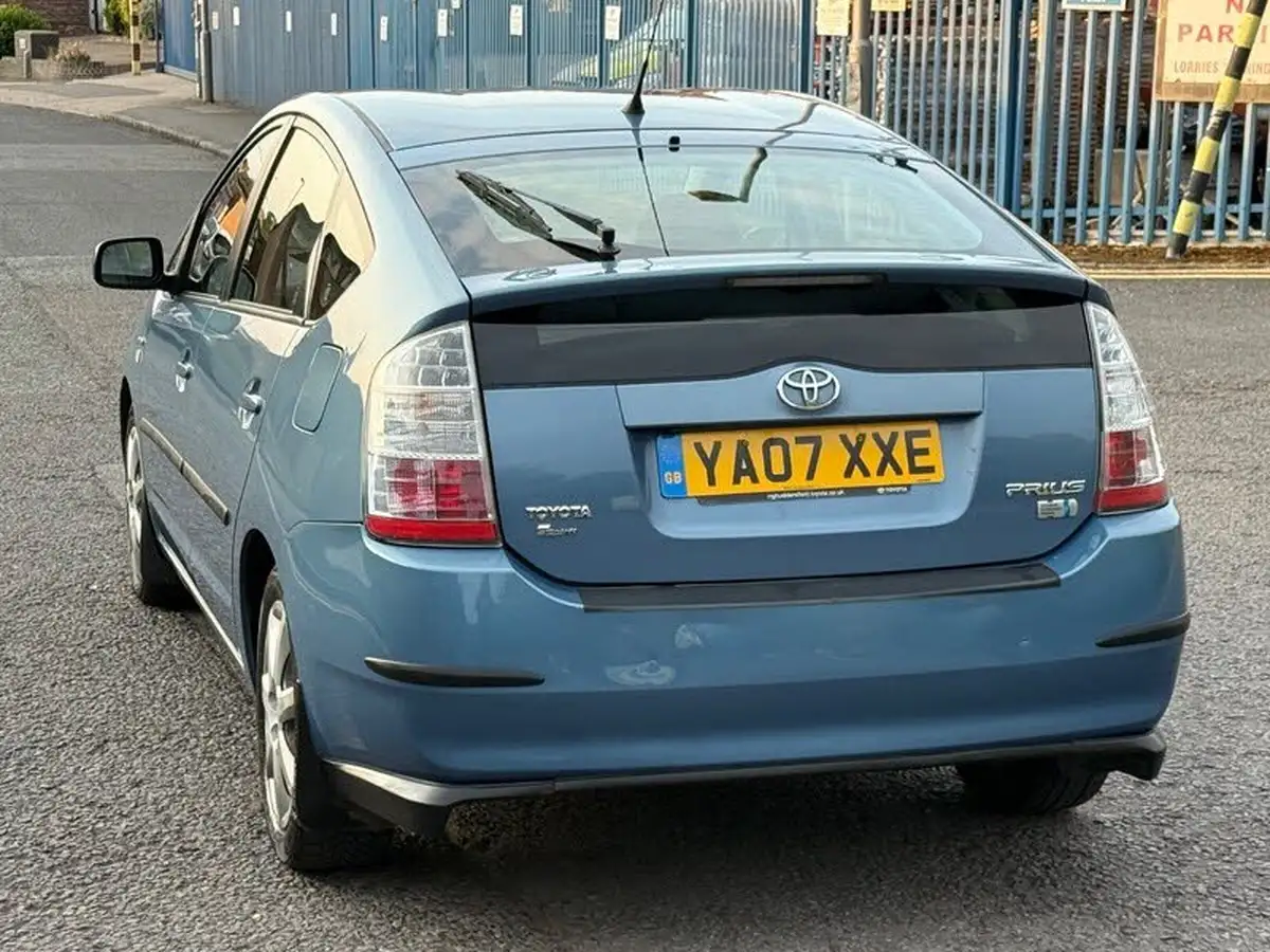 2007-toyota-prius-15-vvt-i-t-spirit-big-8
