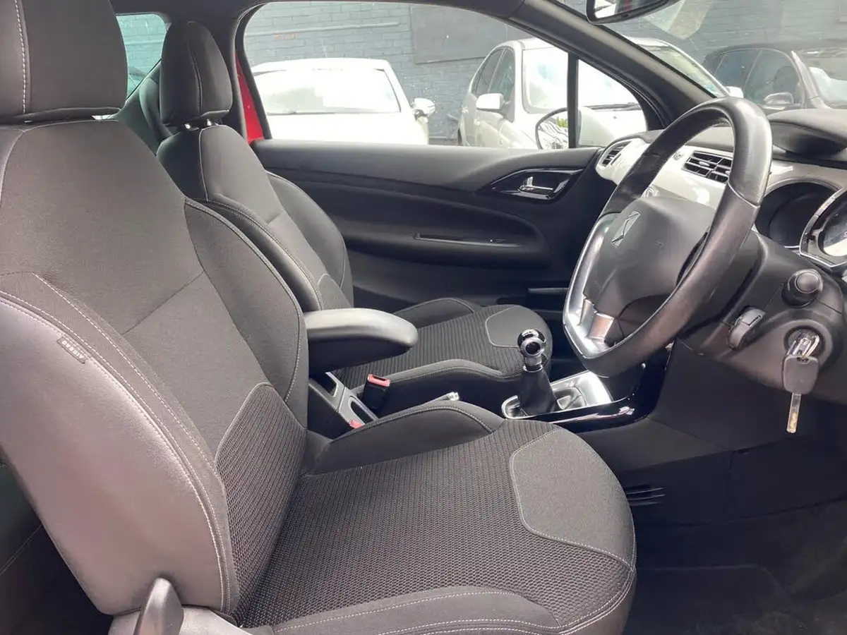 2010-citroen-ds3-16-dstyle-big-11