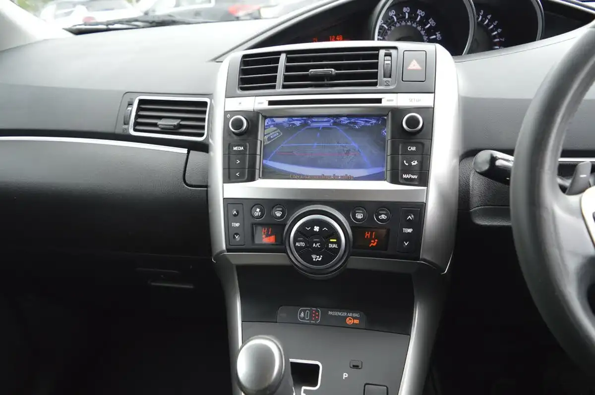 2014-toyota-verso-18-icon-7st-big-18