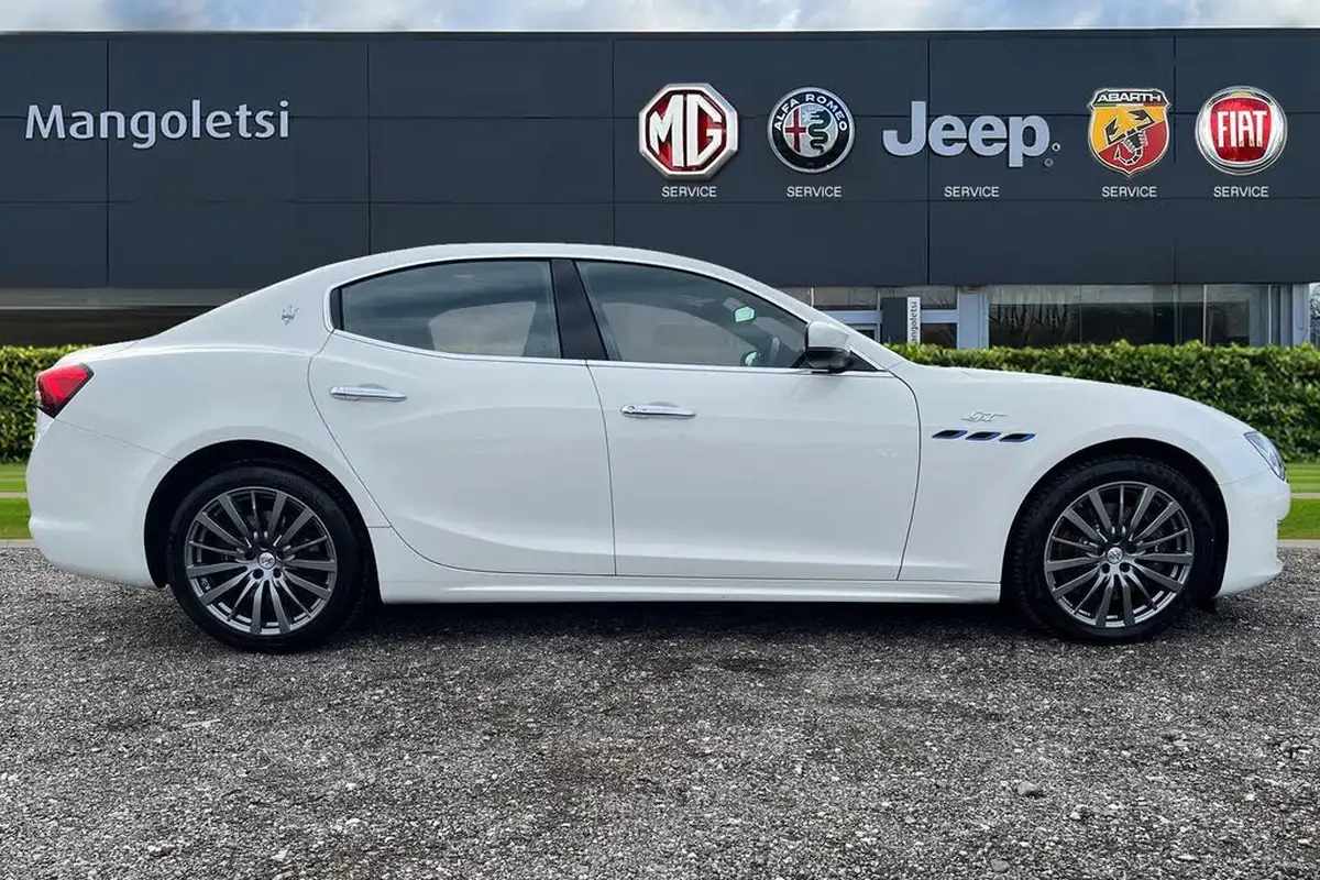 2022-maserati-ghibli-20-gt-1995cc-big-4