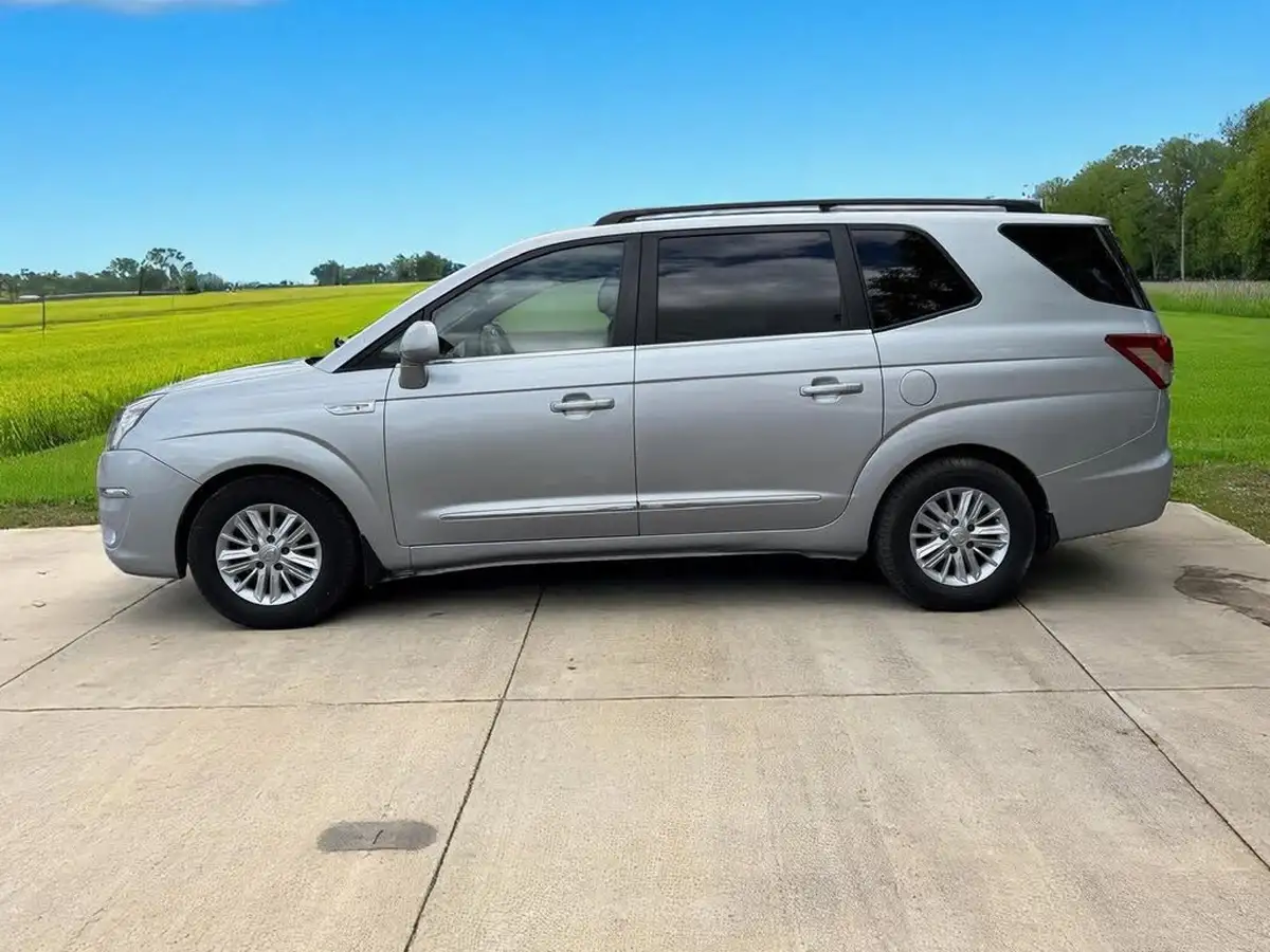 2018-kgm-ssangyong-turismo-22td-ex-auto-big-9