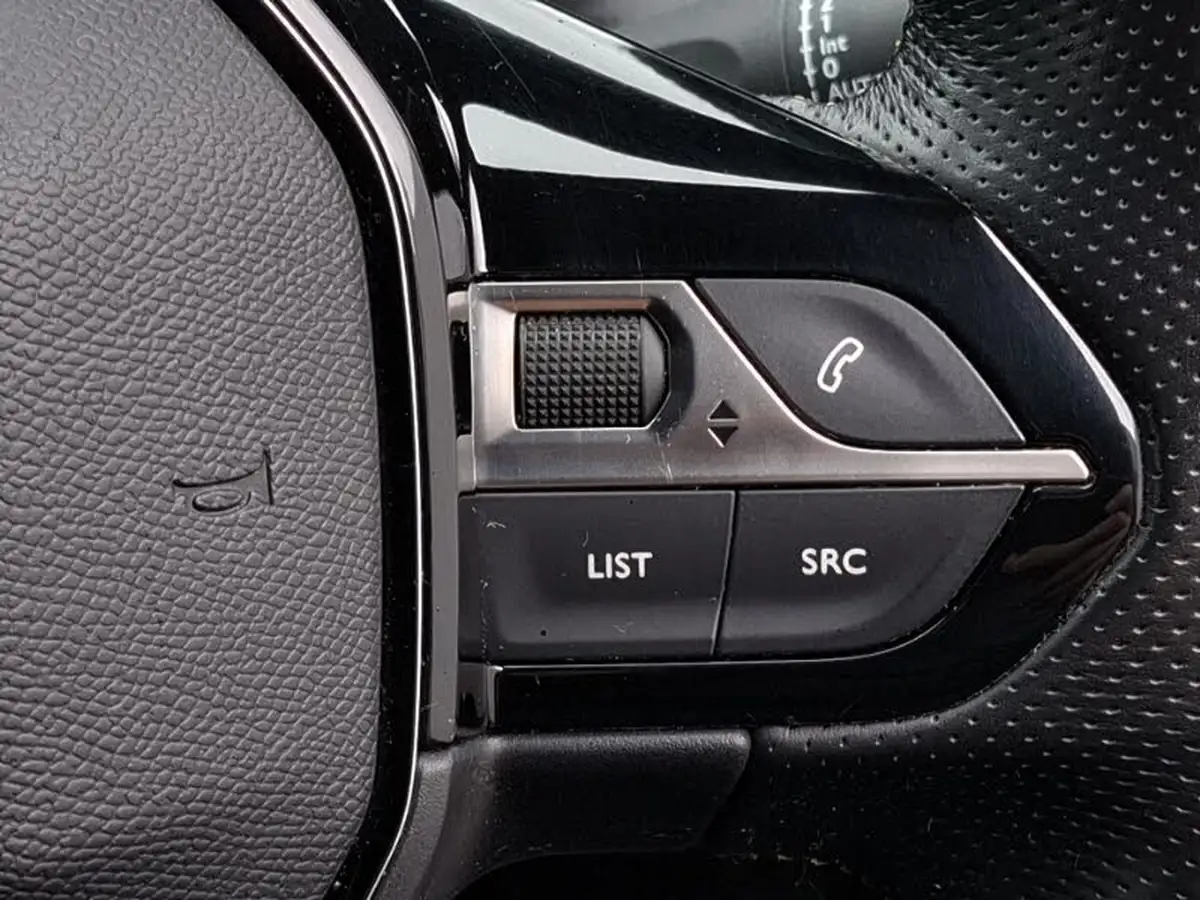 2020-peugeot-2008-suv-12-puretech-gt-line-big-18