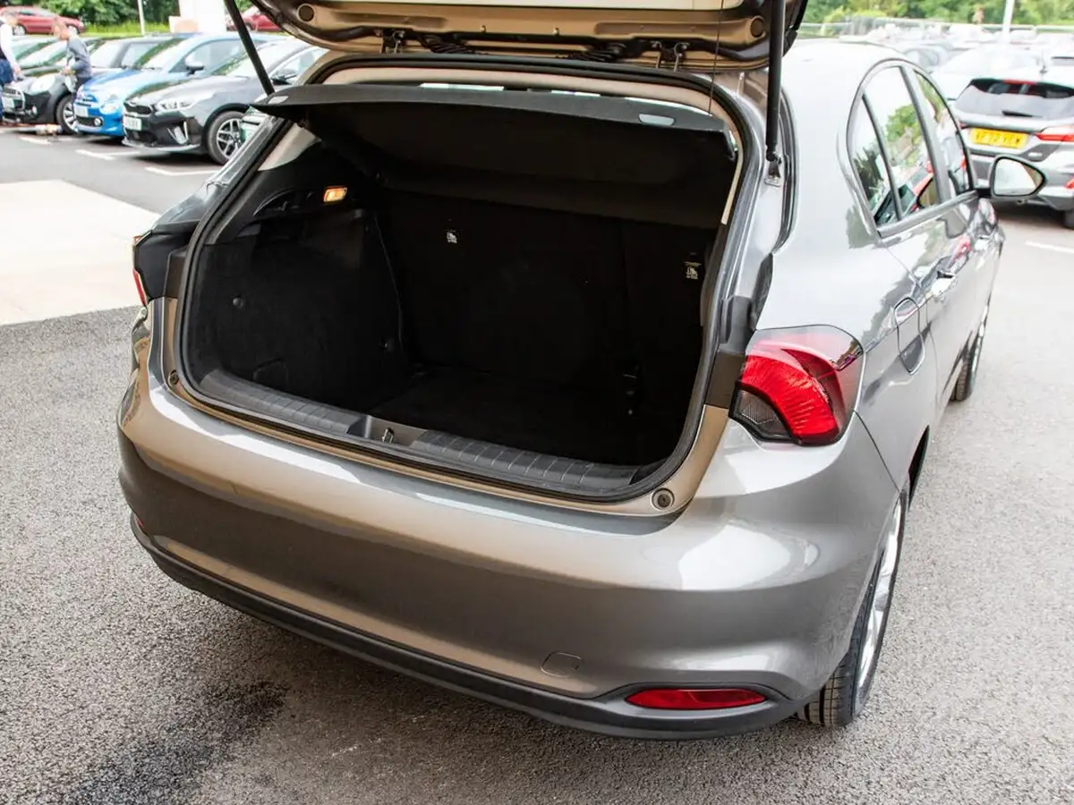 2018-fiat-tipo-14-easy-hatchback-big-29