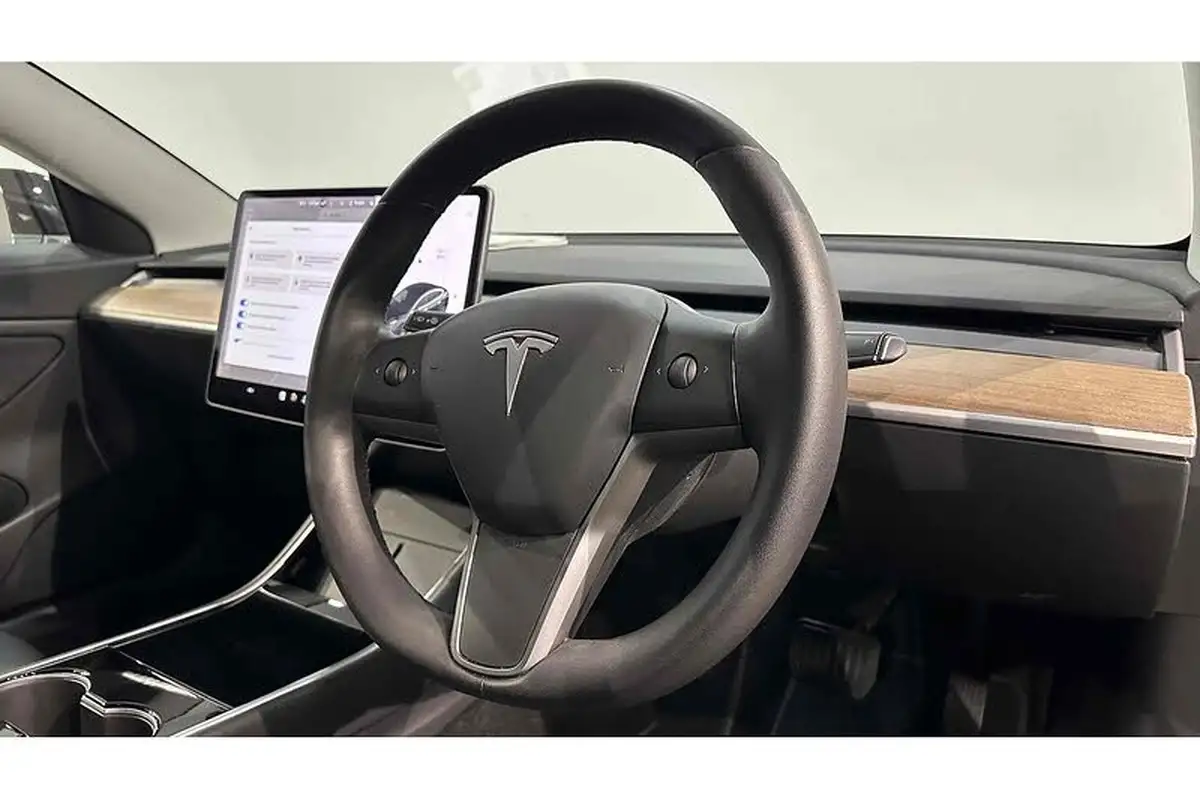 2020-tesla-model-3-e-long-range-big-36