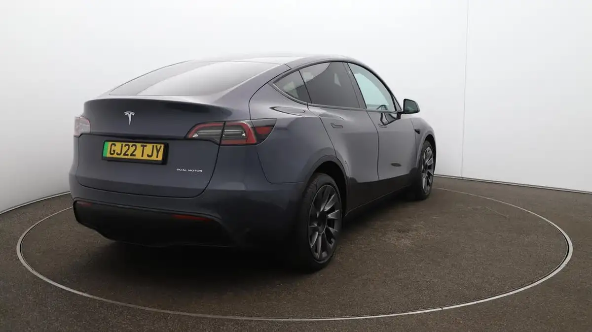 2022-tesla-model-y-e-long-range-big-57