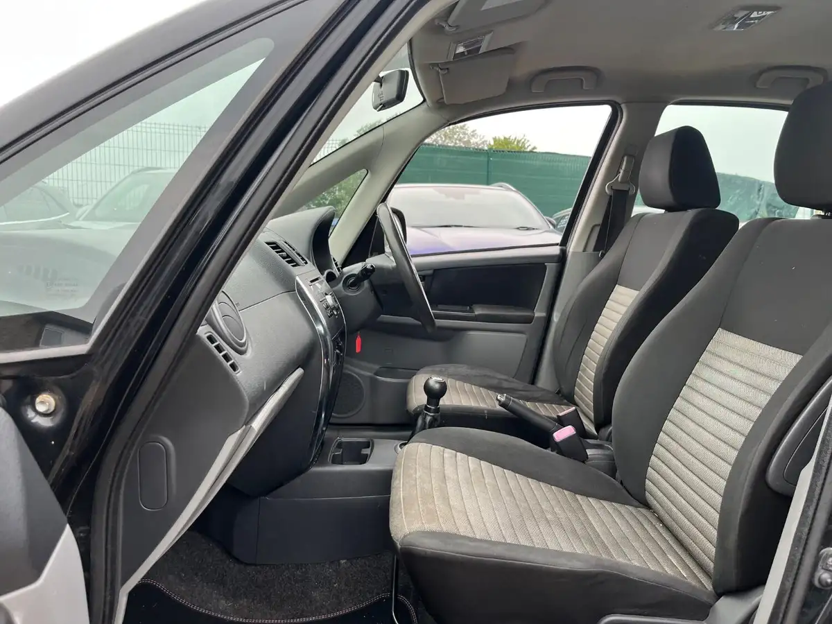 2012-suzuki-sx4-16-sz3-big-12