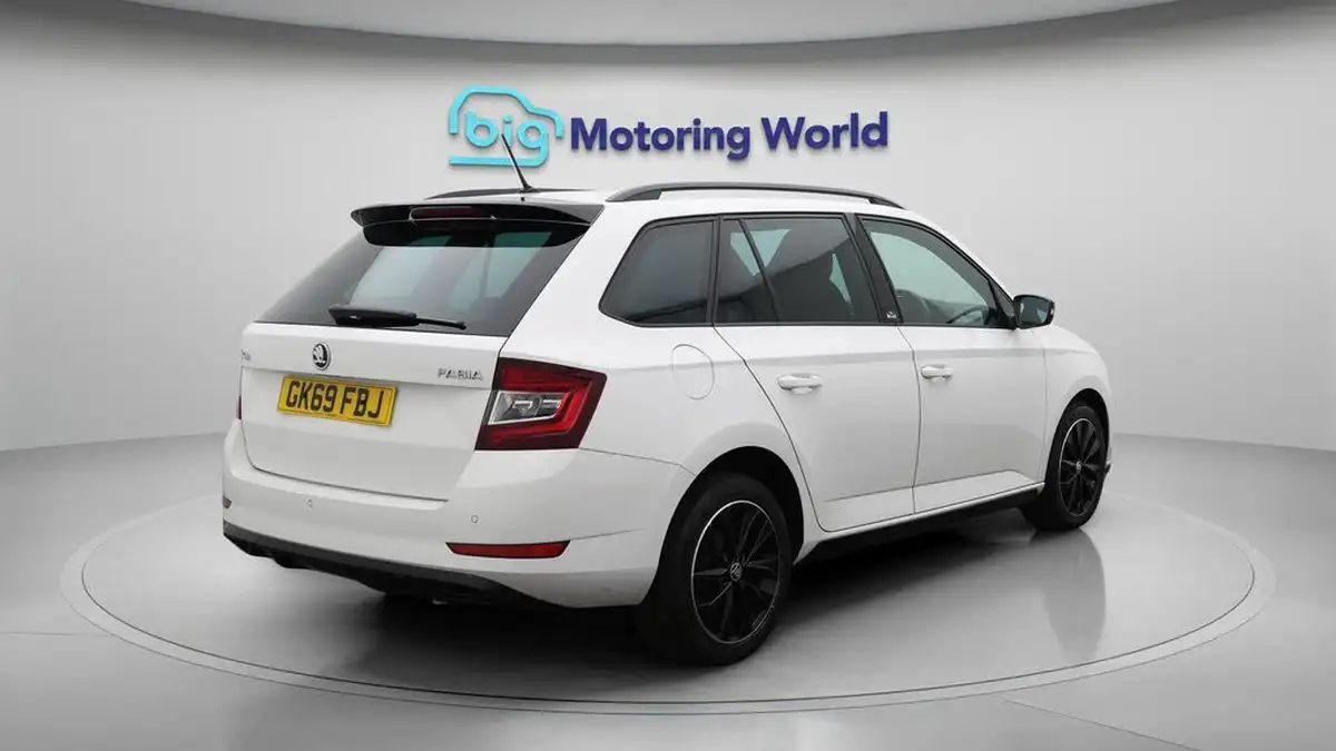 2019-skoda-fabia-10-tsi-monte-carlo-95ps-estate-big-7