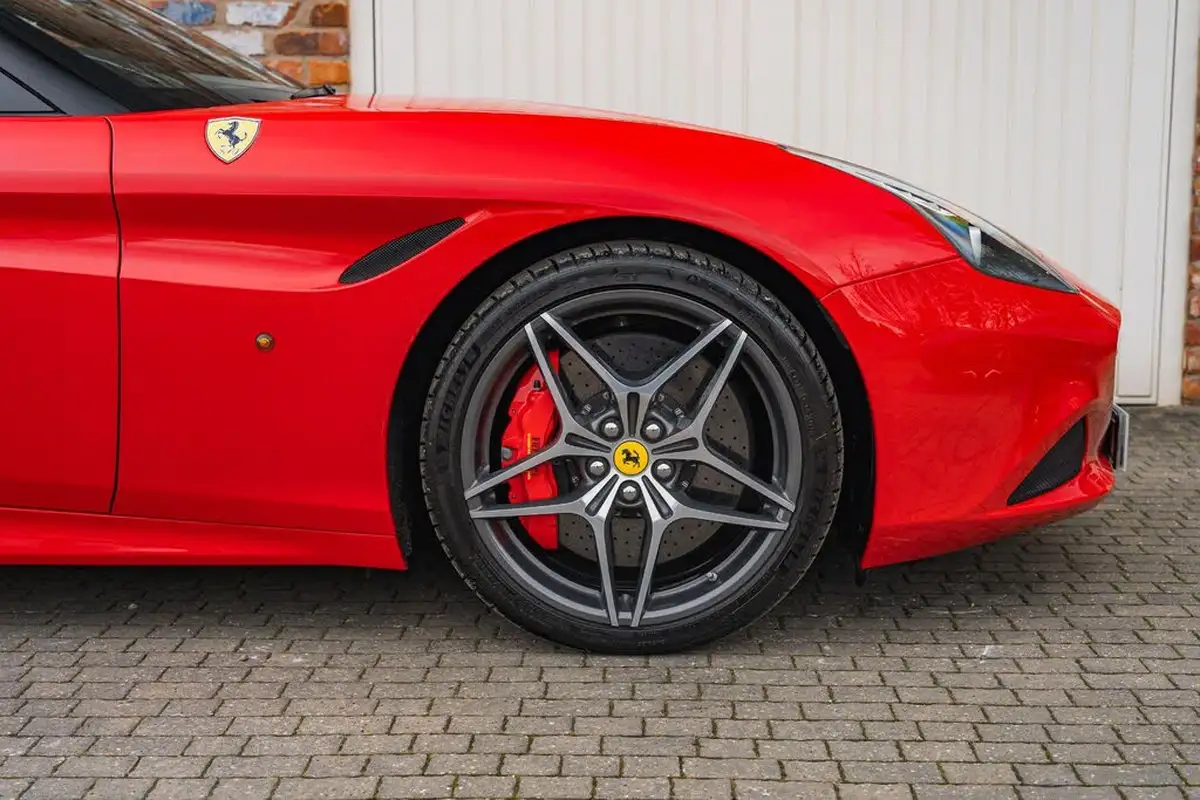 2015-ferrari-california-39-t-big-29