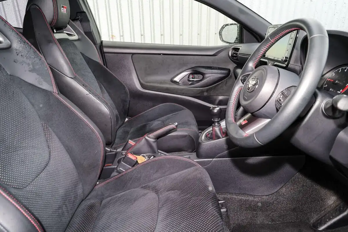 2021-toyota-yaris-16-gr-circuit-pack-big-10