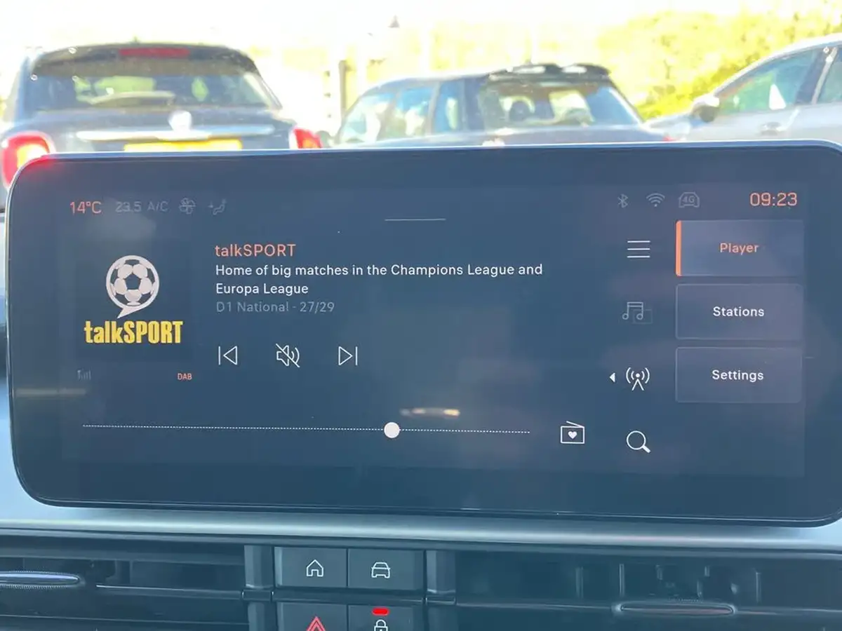 2024-jeep-avenger-12-gse-summit-e-hybrid-48v-auto-big-10