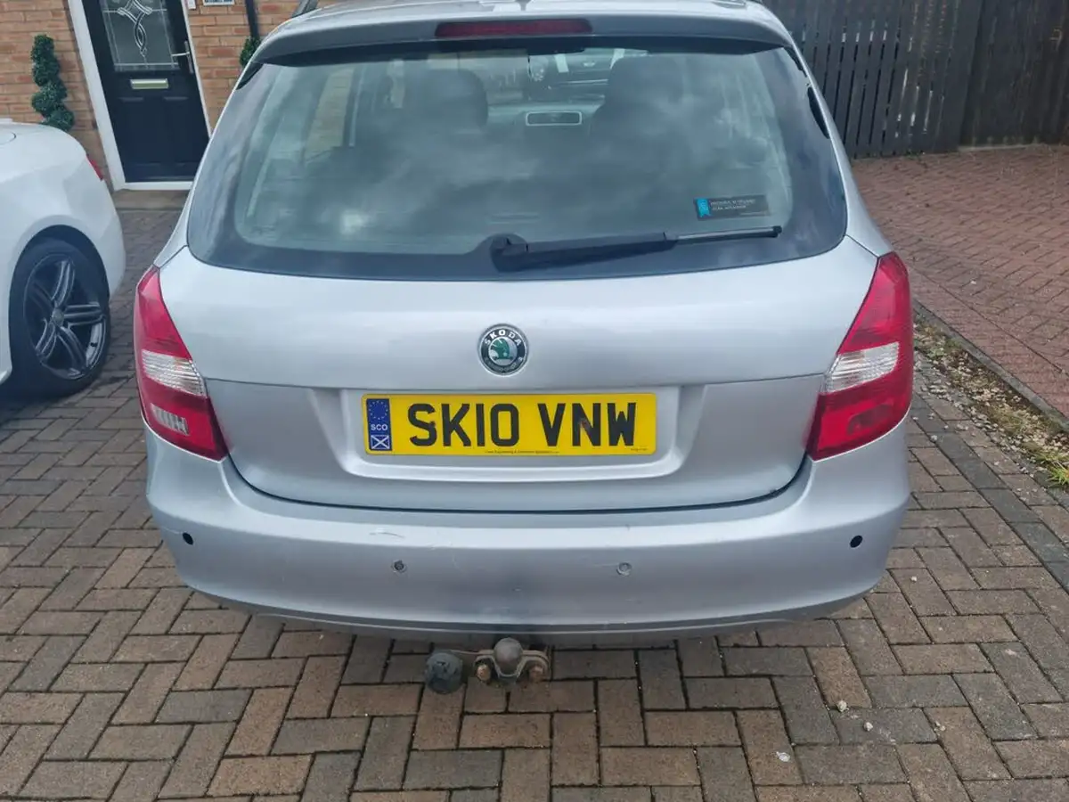 2010-skoda-fabia-14td-3-estate-big-2