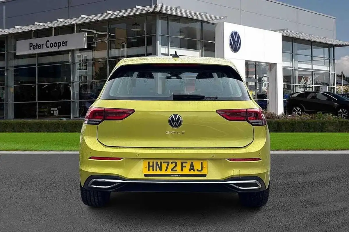 2022-volkswagen-golf-15-tsi-style-130ps-hatchback-big-8