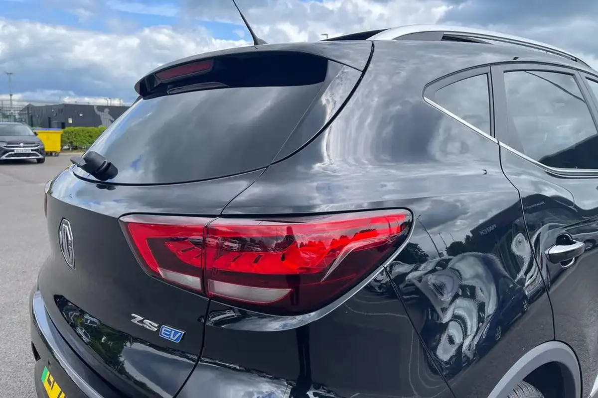 2024-mg-zs-suv-e-trophy-connect-ev-156ps-long-range-big-30