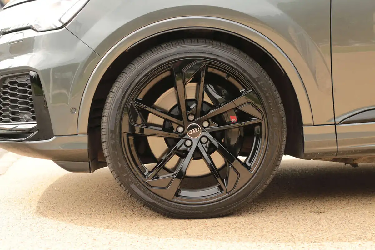 2022-audi-sq7-40-tfsi-black-edition-big-38
