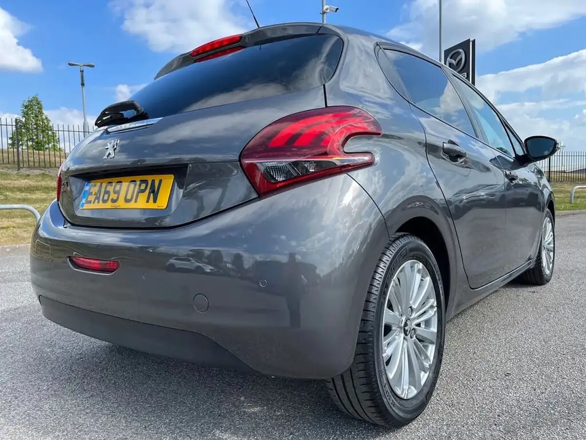 2019-peugeot-208-12-puretech-signature-big-26