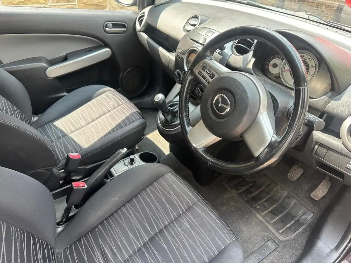 2009-mazda-mazda2-13-tamura-5d-big-9