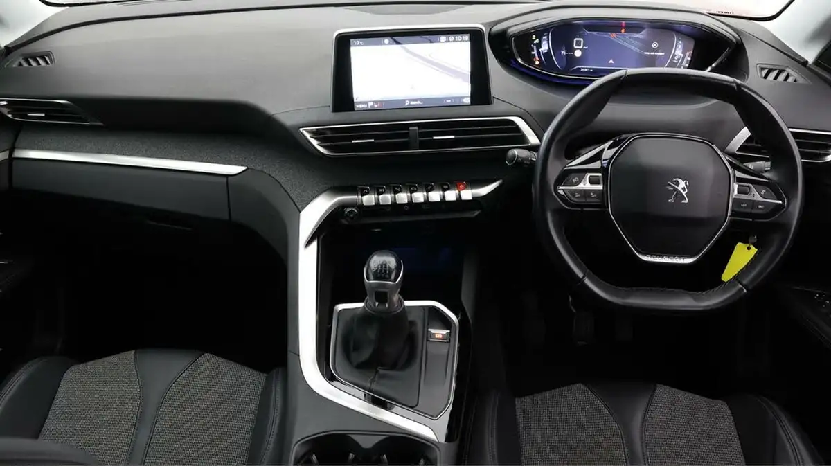 2019-peugeot-3008-suv-12-puretech-allure-big-13