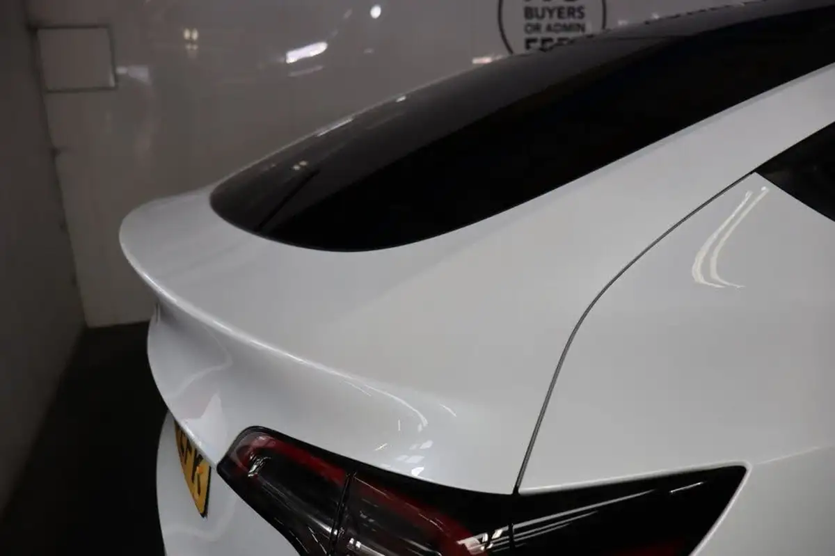 2023-tesla-model-y-e-rwd-big-16