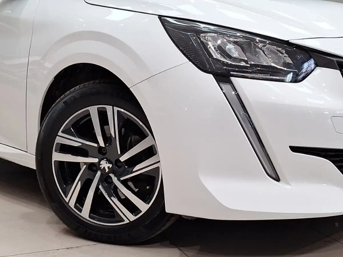 2023-peugeot-208-12-puretech-allure-premium-100ps-big-8