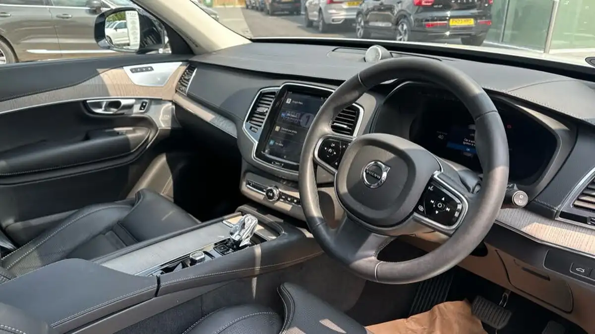 2024-volvo-xc90-20-t8-ultra-dark-big-3