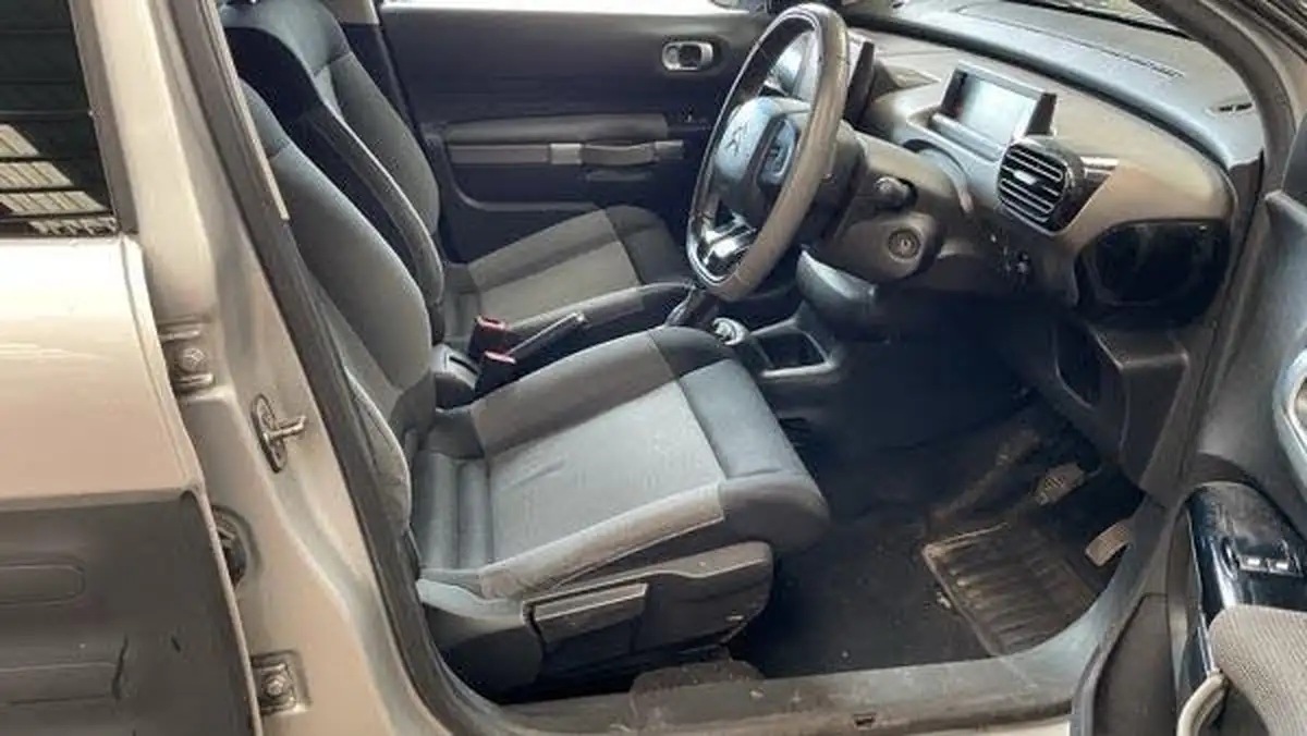2015-citroen-c4-cactus-16bluehdi-feel-big-6