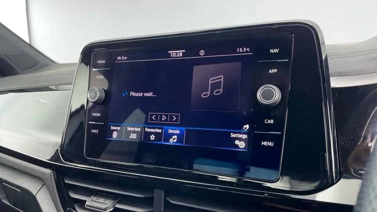 2022-volkswagen-t-roc-15-tsi-r-line-hatchback-5d-big-12