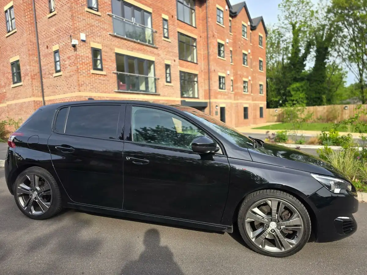 2016-peugeot-308-20-bluehdi-gt-eat6-big-13