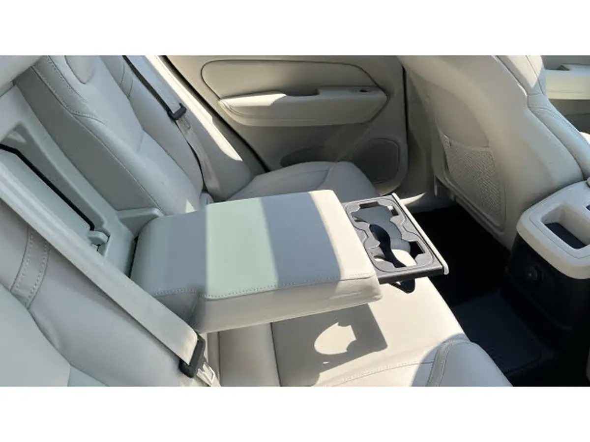 2024-volvo-xc60-20-t8-ultra-dark-big-25