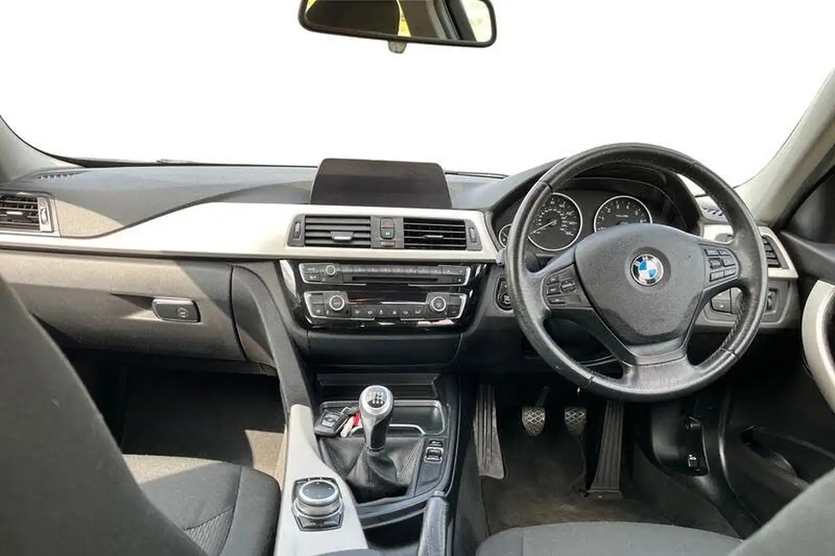 2018-bmw-3-series-15-318i-se-saloon-4d-big-9