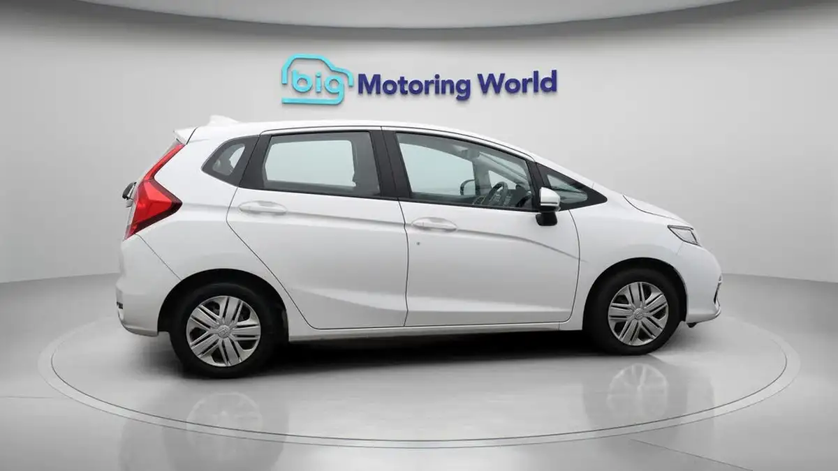 2019-honda-jazz-13-i-vtec-s-big-8