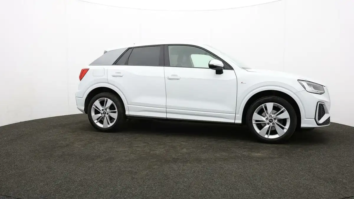 2021-audi-q2-10-30-tfsi-s-line-big-42