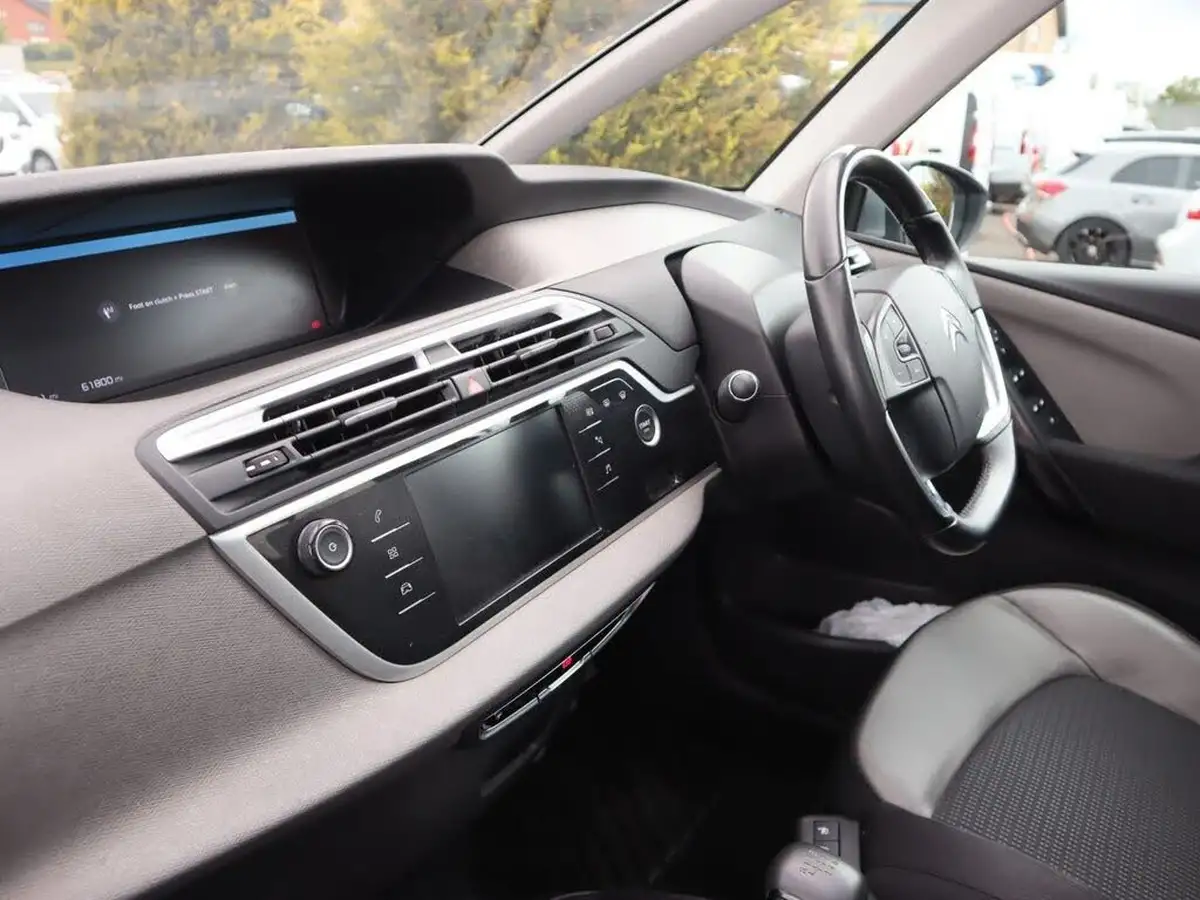 2019-citroen-c4-spacetourer-15bluehdi-flair-big-24