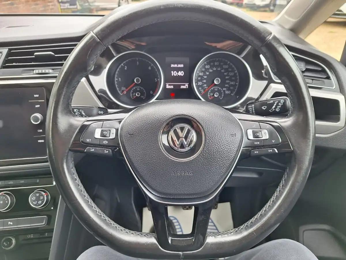2018-volkswagen-touran-16tdi-se-family-big-35