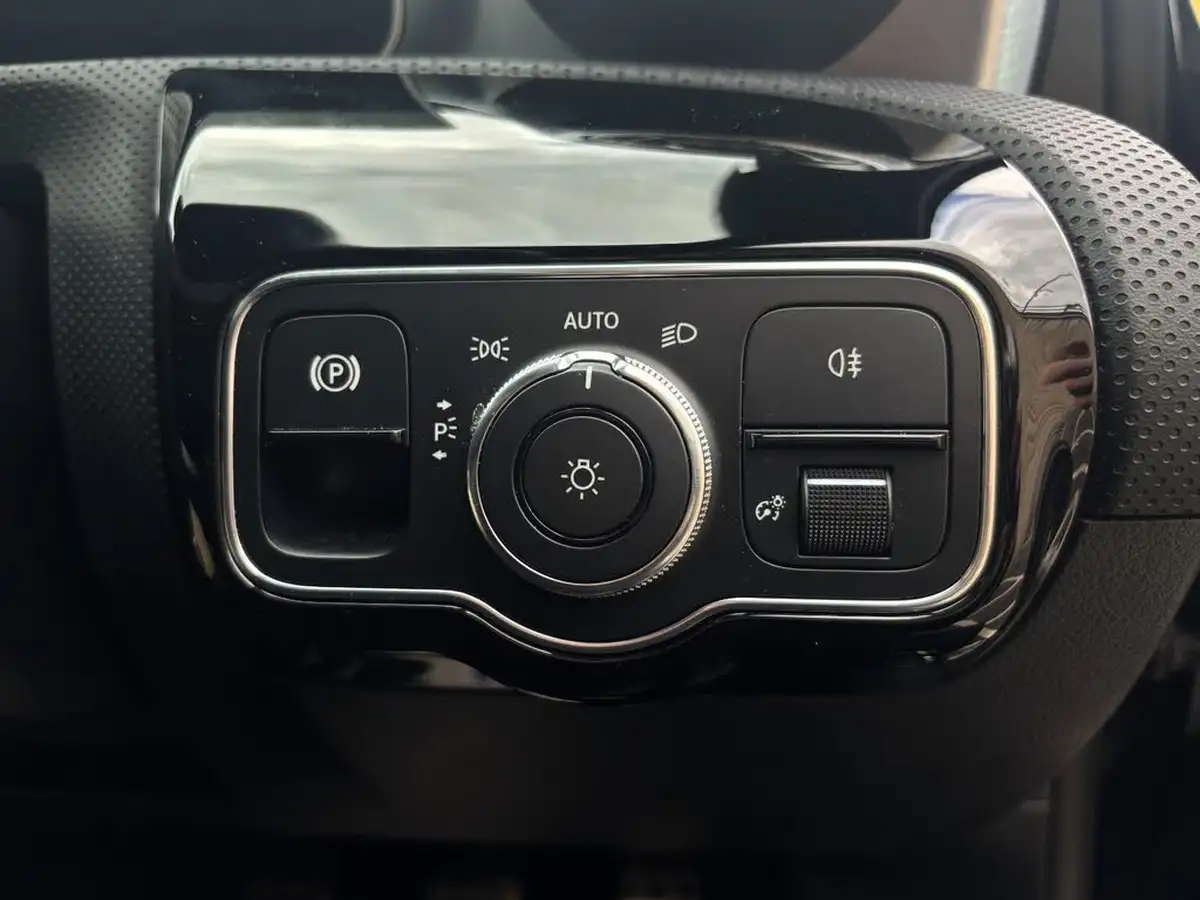 2019-mercedes-benz-a-class-13-a200-amg-line-premium-plus-hatchback-5d-big-24