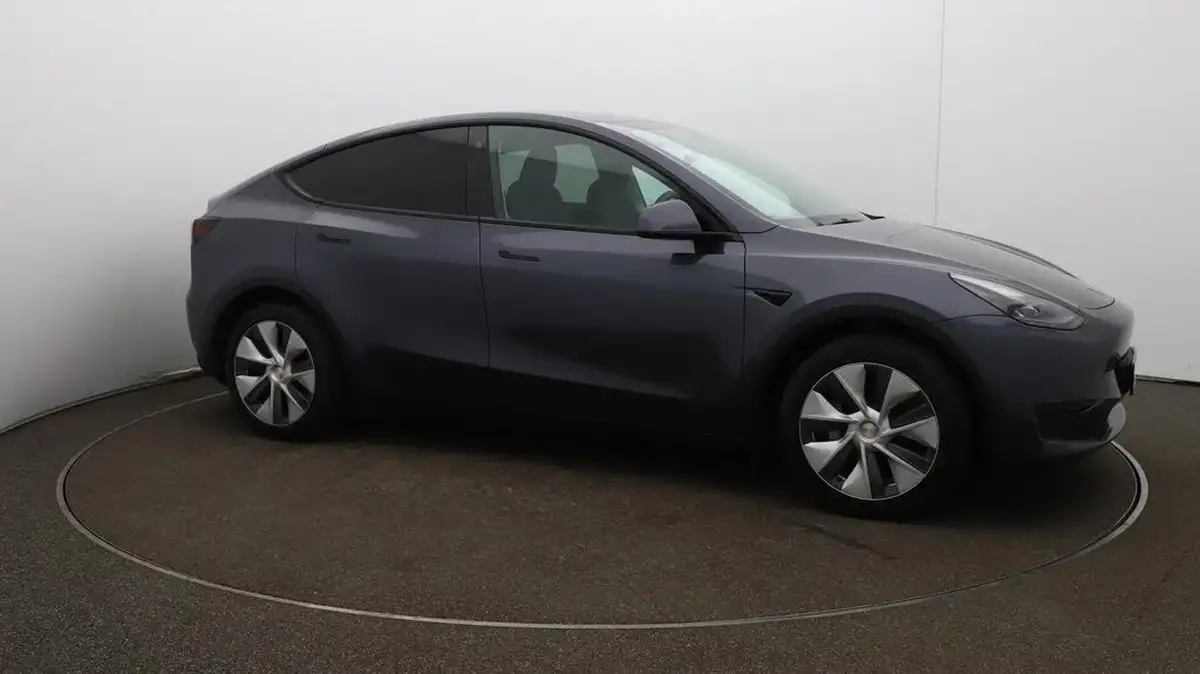 2023-tesla-model-y-e-rwd-big-44
