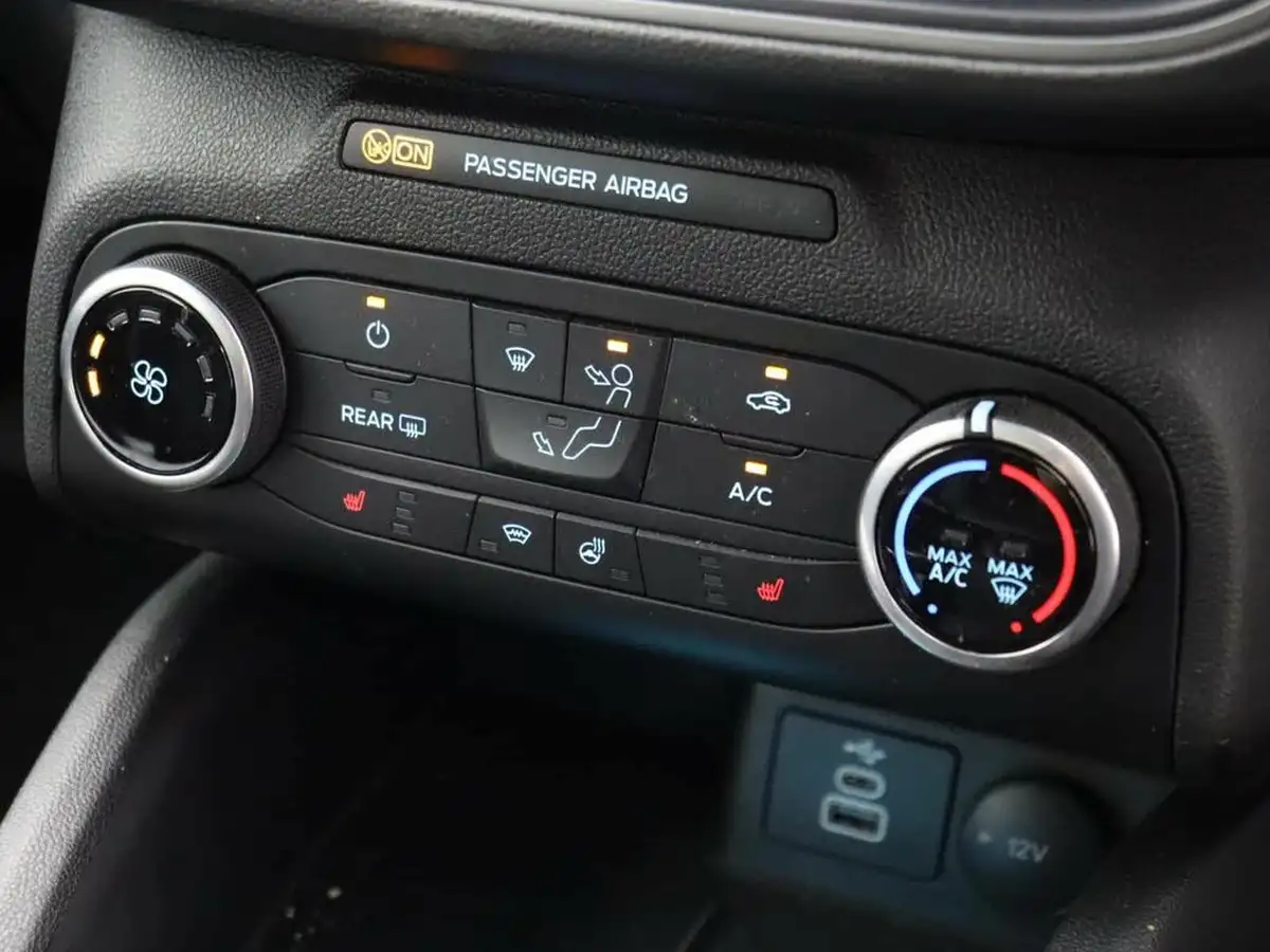 2022-ford-focus-10t-trend-hatchback-big-28