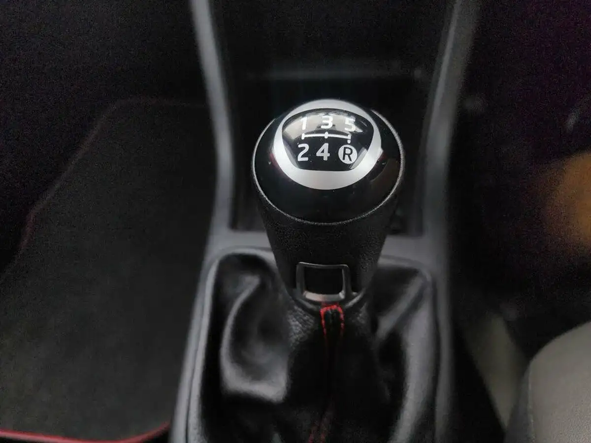 2013-volkswagen-up-10-high-up-3d-big-14