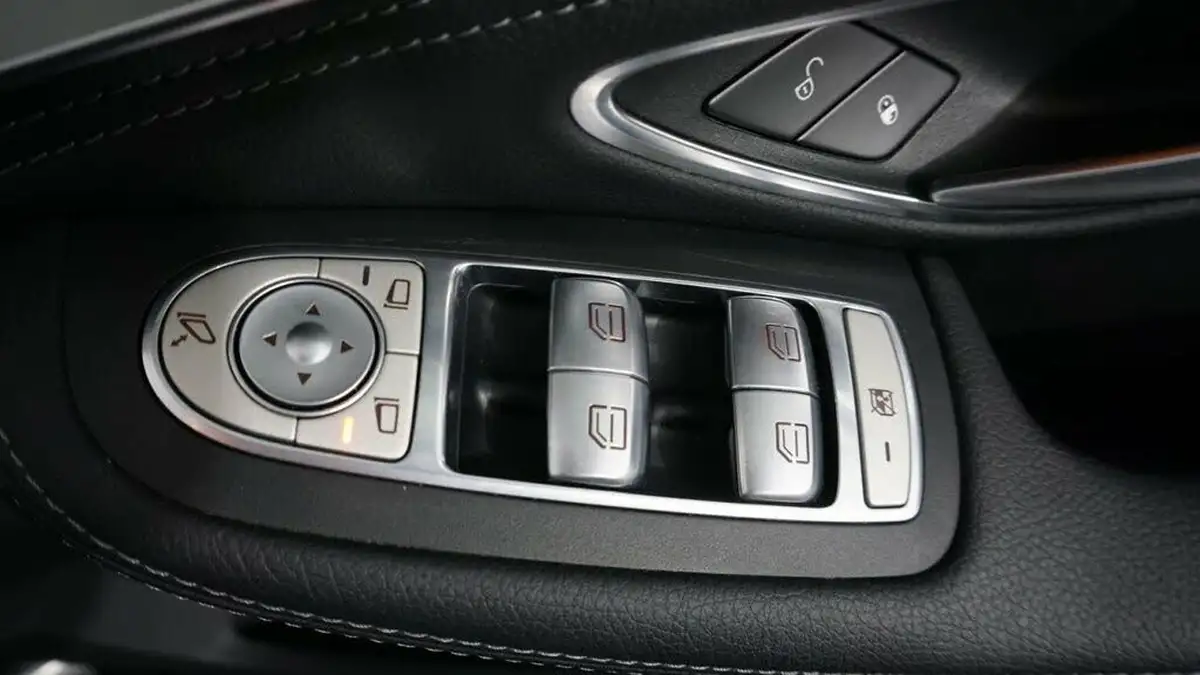 2014-mercedes-benz-c-class-20-c200-sport-saloon-4d-7g-tronic-plus-big-19
