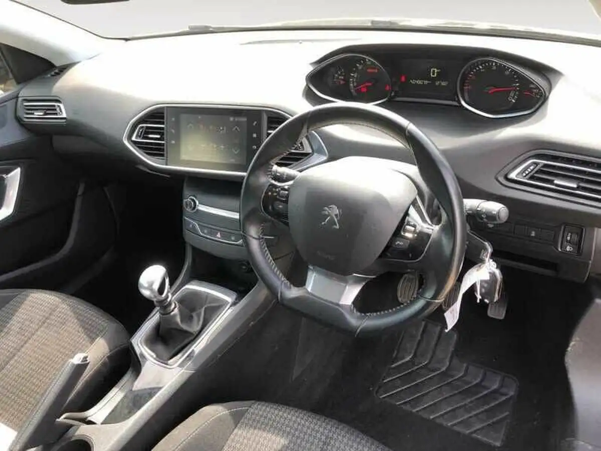 2019-peugeot-308-15-bluehdi-active-130bhp-big-4