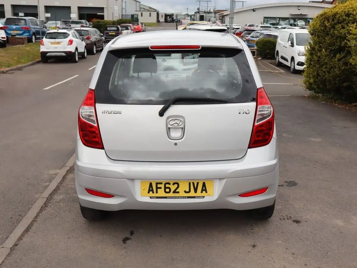 2012-hyundai-i10-12-style-85bhp-big-6